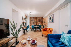Restored Grade II Stunning Gem, City centre, Fast WiFi, Contractors, Family